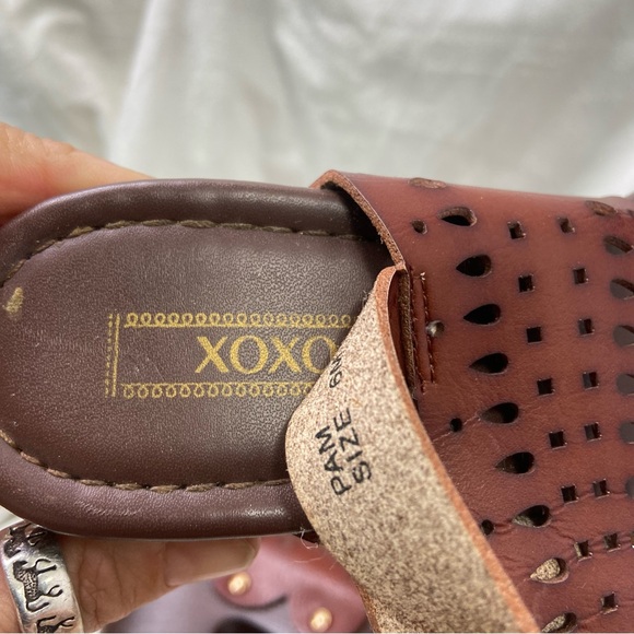 XOXO leather laser cutout chunky heeled sandals 6M - Picture 7 of 10